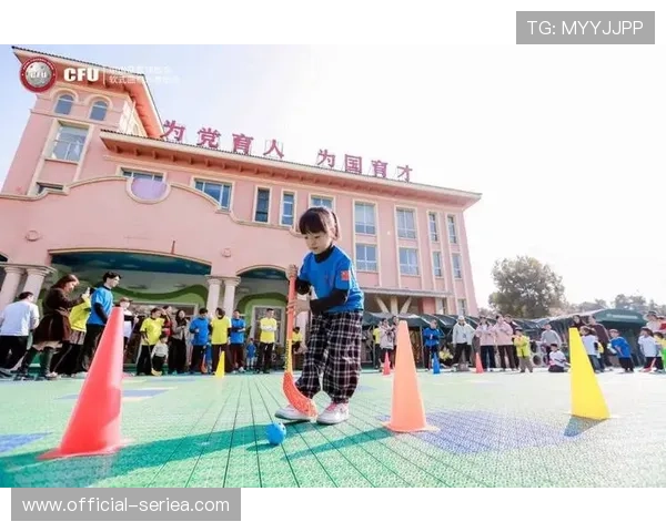 幼儿软式曲棍球亲子游戏登场，60组家庭体验运动乐趣